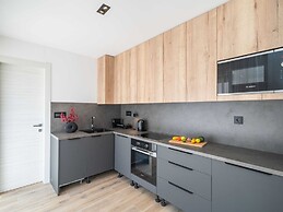 Apartments Villa Royale - Luxury One Bedroom Apartment With Terrace