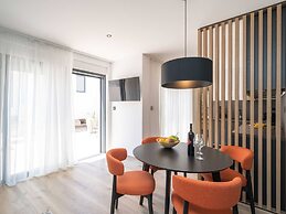 Apartments Villa Royale - Luxury One Bedroom Apartment With Terrace