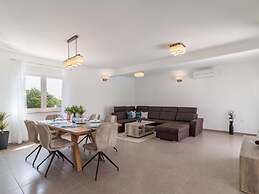 Villa Lena Comfortable Holiday Residence