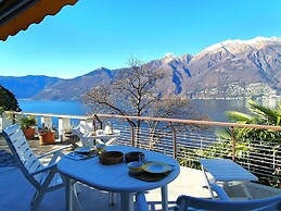 Apartment by Lake Maggiore With Mountain Views