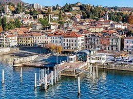 Apartment by Lake Maggiore With Mountain Views