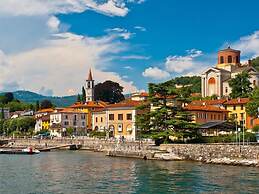 Apartment by Lake Maggiore With Mountain Views