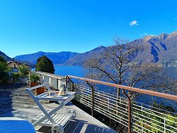 Apartment by Lake Maggiore With Mountain Views