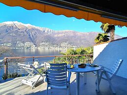 Apartment by Lake Maggiore With Mountain Views