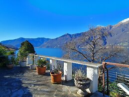 Apartment by Lake Maggiore With Mountain Views
