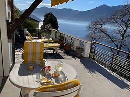 Apartment by Lake Maggiore With Mountain Views