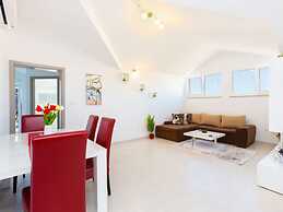 La Riva 1 Comfortable Holiday Residence