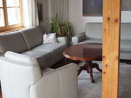 Peter Lassau Modern Retreat