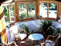 Peter Lassau Modern Retreat