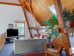 Peter Lassau Modern Retreat