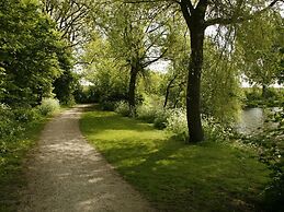 Beautiful Bungalow Near Alkmaar