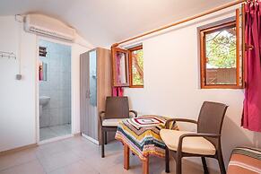 7 Garden Bungalow & Camping