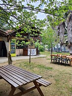 7 Garden Bungalow & Camping