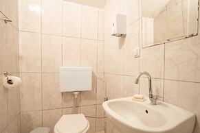 7 Garden Bungalow & Camping