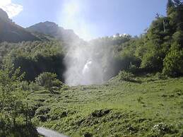 Haus Steiner Modern Retreat