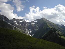 Haus Steiner Modern Retreat