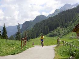 Haus Steiner Modern Retreat