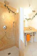 Haus Steiner Modern Retreat