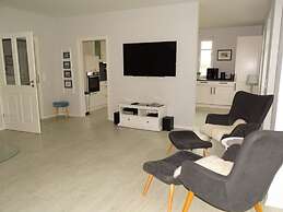 Diekkier Modern Retreat