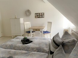 Diekkier Modern Retreat
