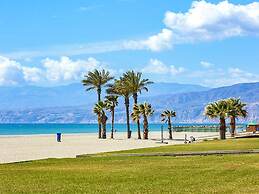 Belvilla by OYO Pelacanos Beach