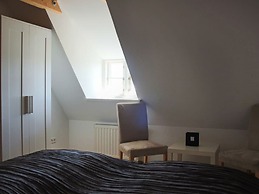 Poppenbull Thatched House