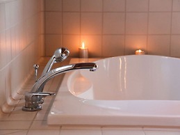 Poppenbull Thatched House