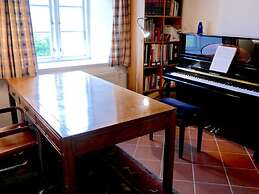 Poppenbull Thatched House