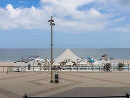 Bright Apartment Near the Center