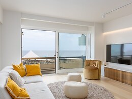 Bright Apartment Near the Center