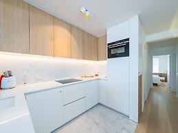 Bright Apartment Near the Center