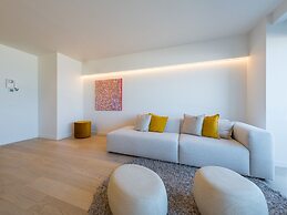 Bright Apartment Near the Center