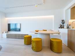 Bright Apartment Near the Center