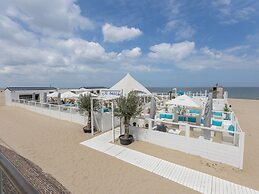 Bright Apartment Near the Center