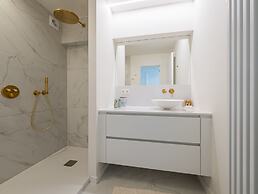 Bright Apartment Near the Center