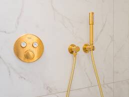 Bright Apartment Near the Center