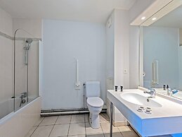 Apartment With Indoor Pool and sea View