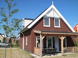 Lakeview Villa With Swimming and Fishing Pier