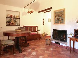 Farmhouse With Spacious Garden and Pool