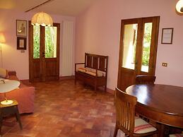 Farmhouse With Spacious Garden and Pool