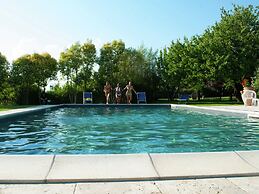 Farmhouse With Spacious Garden and Pool