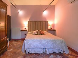 Farmhouse With Spacious Garden and Pool