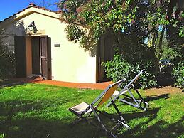 Farmhouse With Spacious Garden and Pool