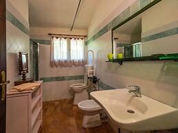 Farmhouse With Spacious Garden and Pool