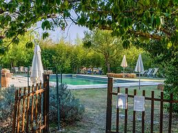 Farmhouse With Spacious Garden and Pool