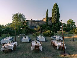 Farmhouse With Spacious Garden and Pool