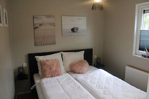 Chalet With Pond View in Gelderland