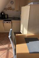 Bi de Kark Modern Retreat