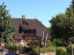 Bi de Kark Modern Retreat