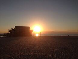 Bi de Kark Modern Retreat